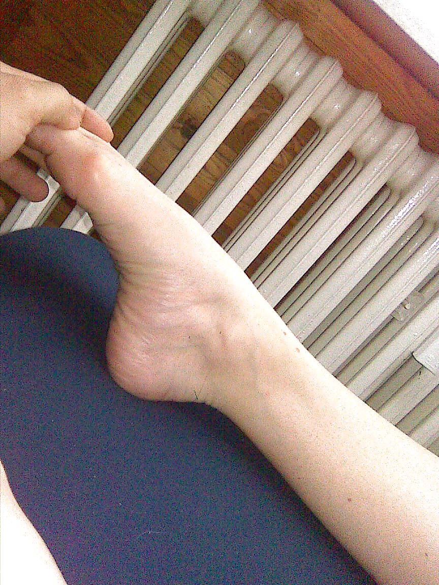 Sex BB 's Feet 2009 - Foot Model with long toes, slender feet image