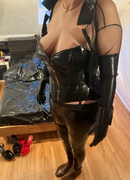 Dressing up for Latex Fetish Video - 22 Photos 