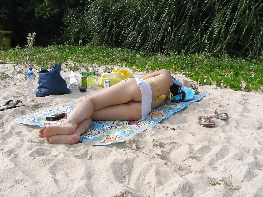 Sex Korean girl nude at the beach image