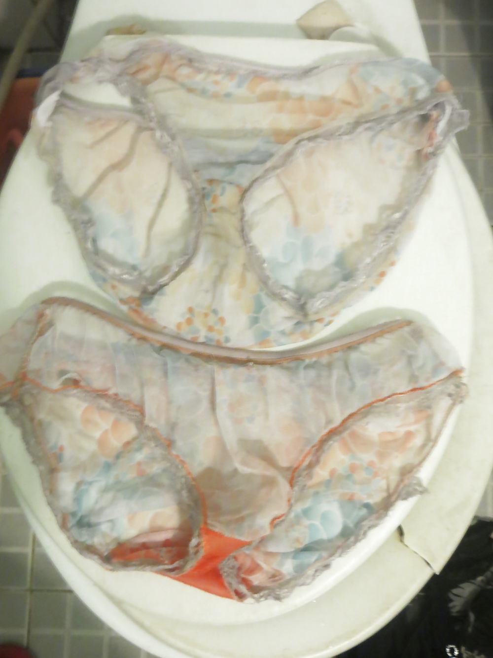 Sex Dirty panties & bra of milf neighbour girl 26-07-2014 image