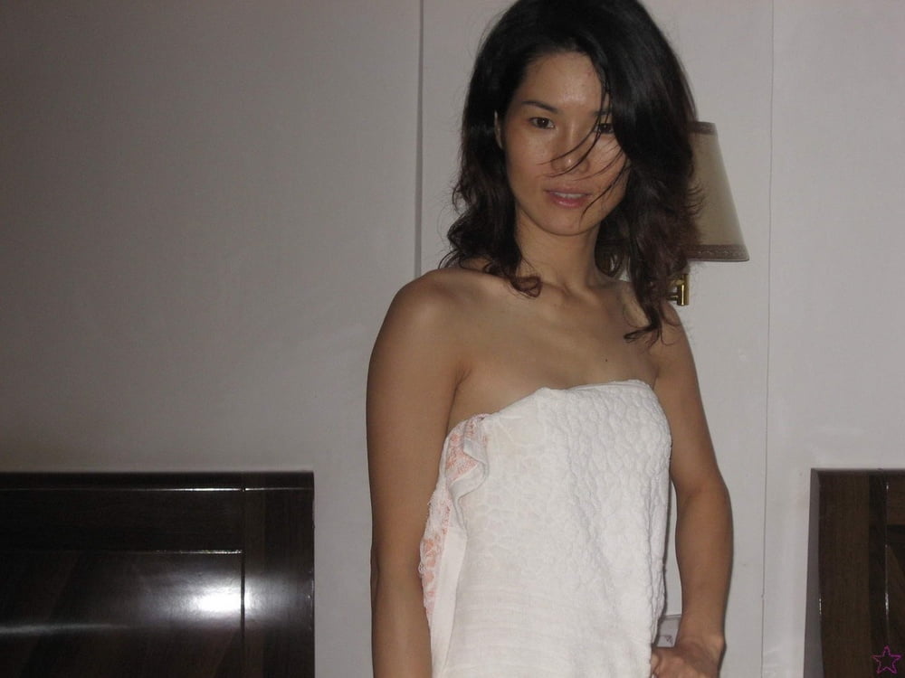 Asian Girl Exposed (The Kinda Look I Like) - 44 Photos 