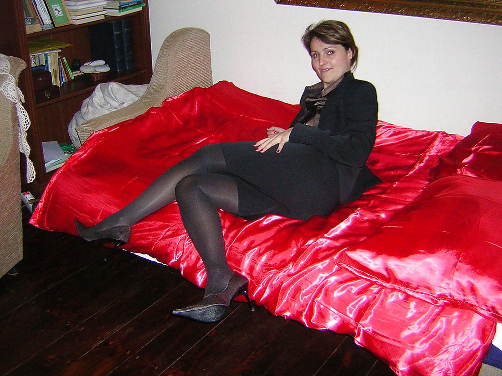 Sex Sexy mature Milf posing in stockings image