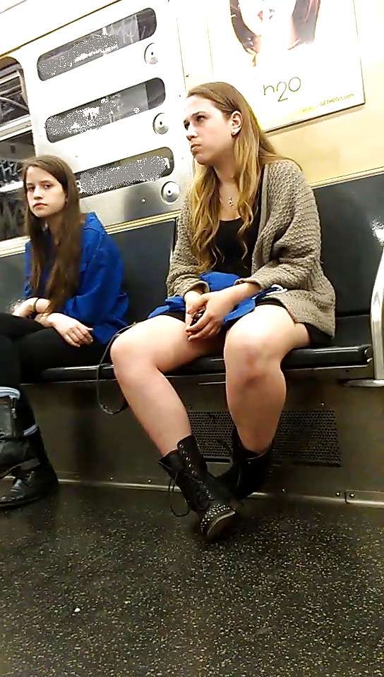 Sex New York Subway Girls Busted and Caught Looking image