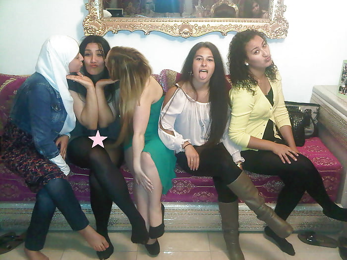 Sex Arab Kissing 03 image