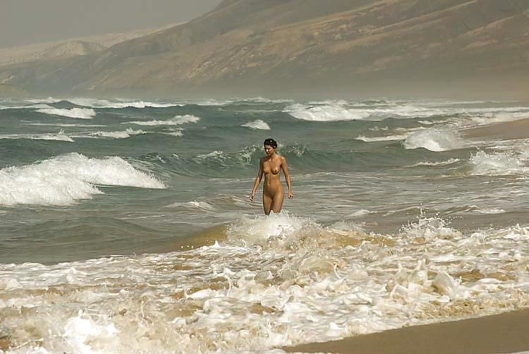 Sex Teen nacked on the beach by Sail image