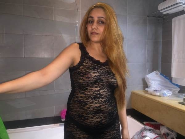 Slutty Arabic wife - 26 Photos 