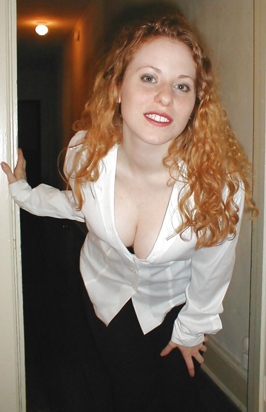 Sex Kira Redhead Amateur Is Wear Black Corset image