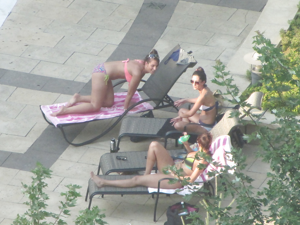 Sex BFF's hangin by the Pool - Toronto , Ontario Canada image