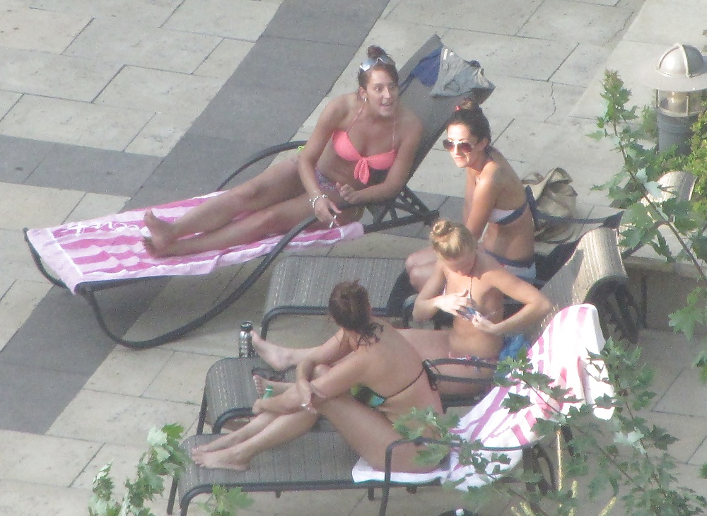 Sex BFF's hangin by the Pool - Toronto , Ontario Canada image