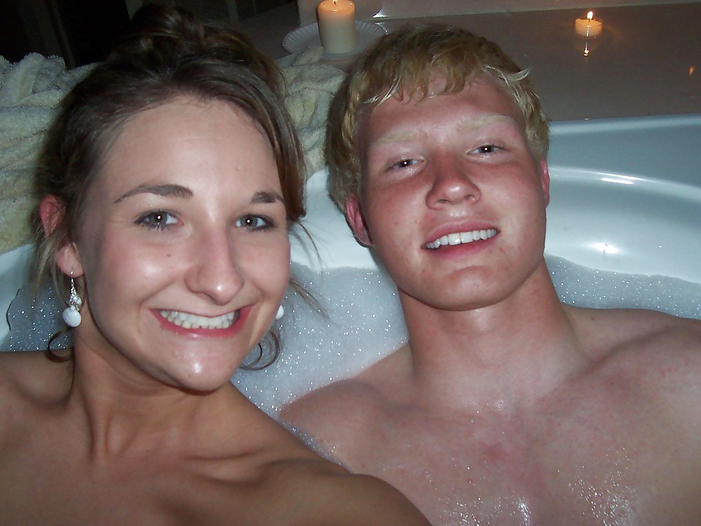 Sex Couple having fun in the bath image