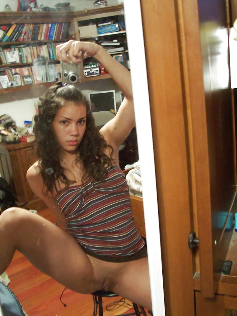 Sex Selfies von der suessen Spanierin Dolores image