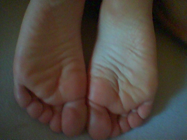 Sex Lara 's Feet - Foot models nipples pale flexible toes soles image