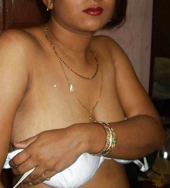 Sex Indian Busty House Wife image