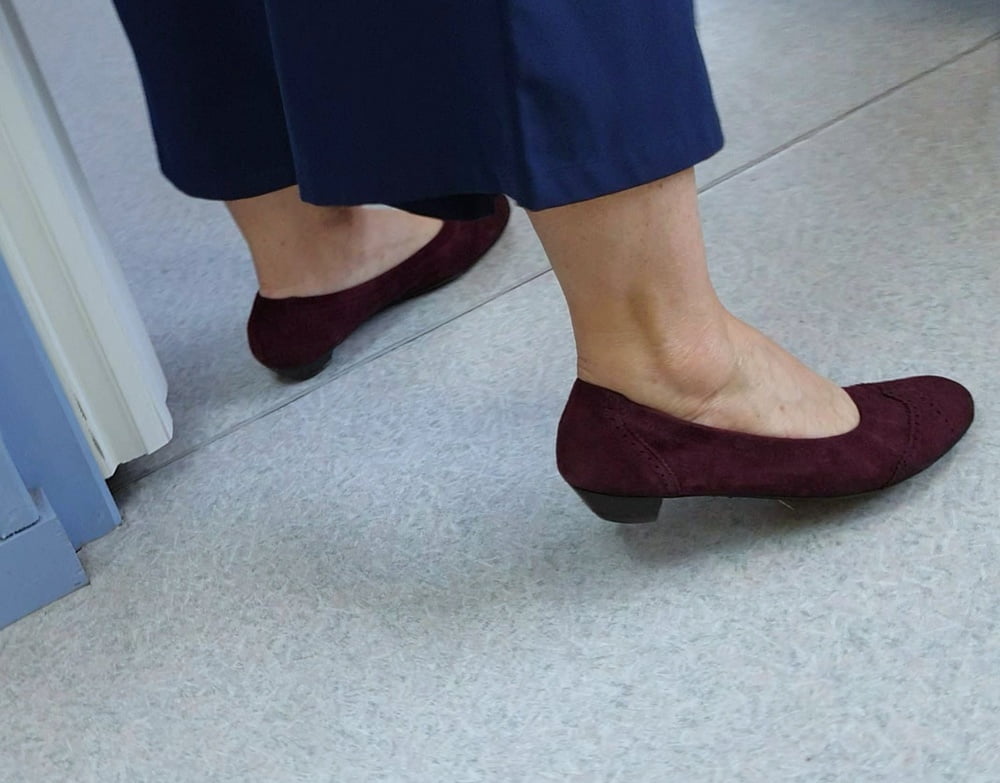 Candid feet photo #324255019