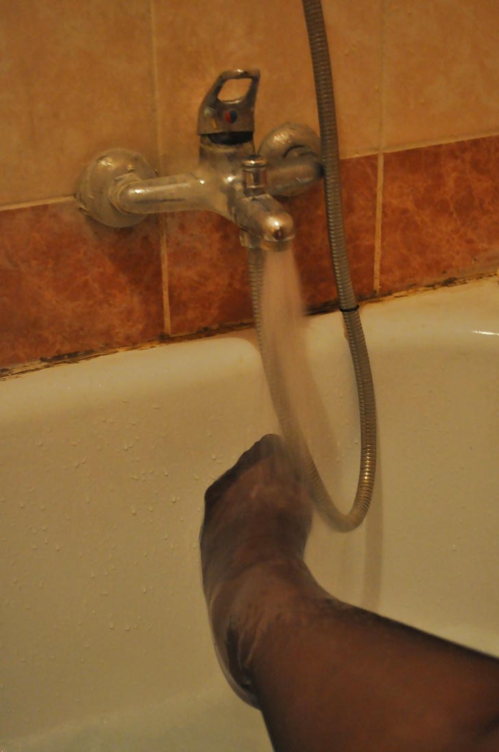 Sex She wears her stockings in the bath! image