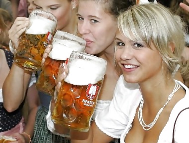 Sex Frauen und Bier, Frauen im Dirndl - Lebe das Oktoberfest! image