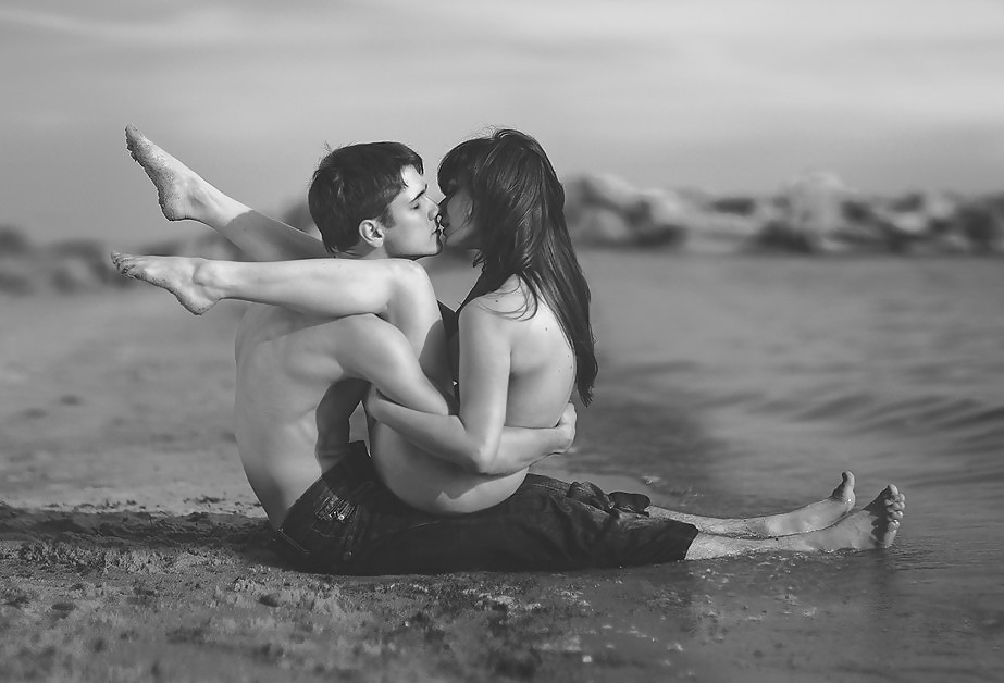 Sex Erotic Sensual Kisses in Black&White - Session 2 image