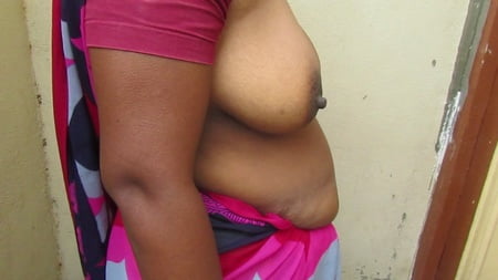 tamil aunty standing to show her boobs very hot         