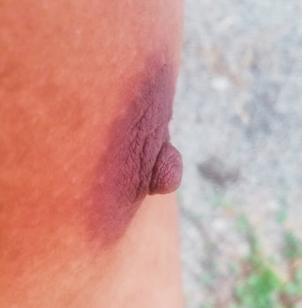 mis ricos pezones de macho deliciosas tetillas            