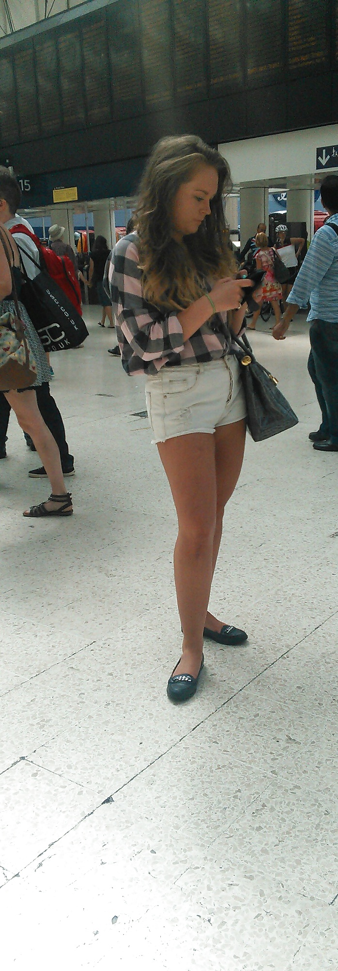 Sex Londonperv's Candids 2014 - At the Station vol 3 image