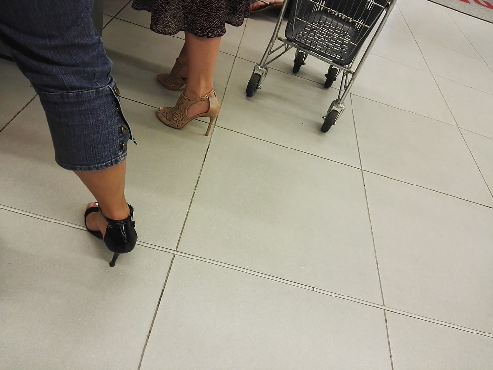 Sex Candid feet in heels times two image