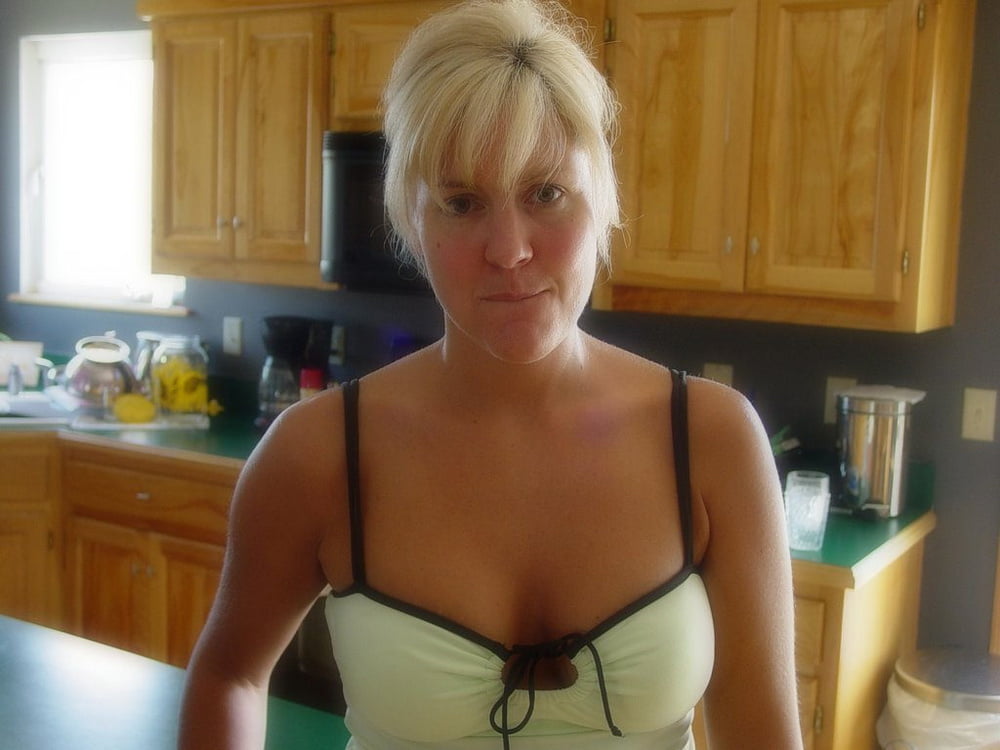 14. UK wife shared by hubby - 40 Photos.