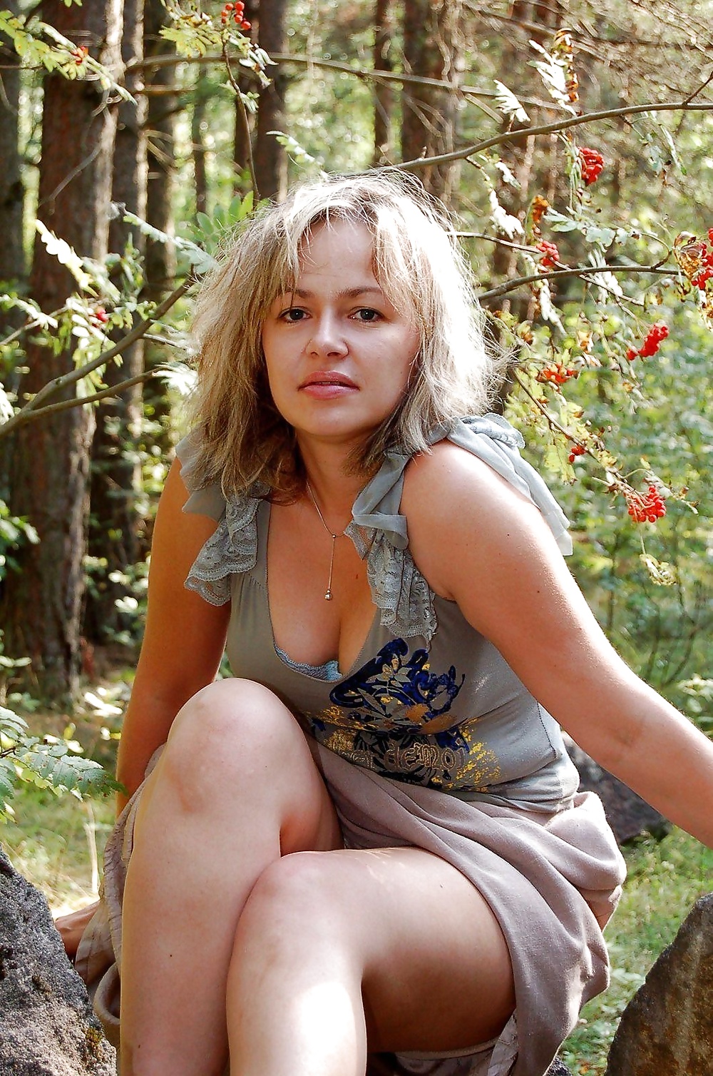 Sex Sexy Mature Milf Helena Posing in The Woods image