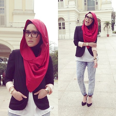 Cute hijab girl ... show her some love