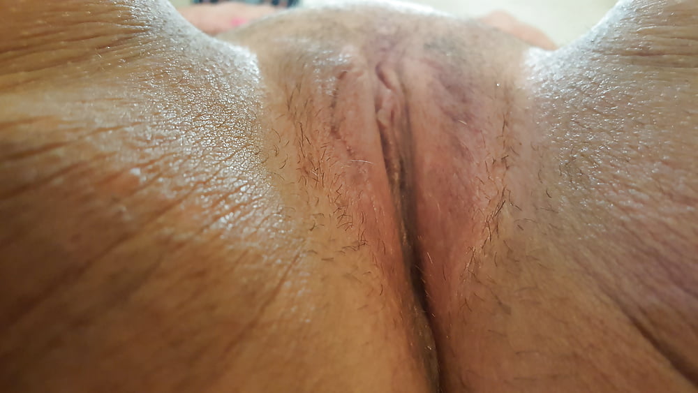 A Little Stubble On That Perfect Pussy Mound 4 Pics