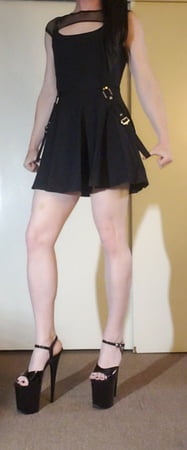 Pretty in Black - 12 Pics | xHamster