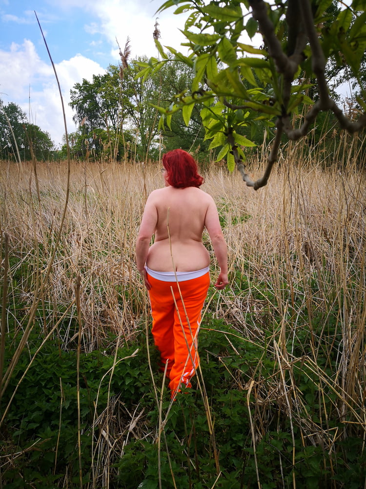 Naked in the swamps - 23 Photos 