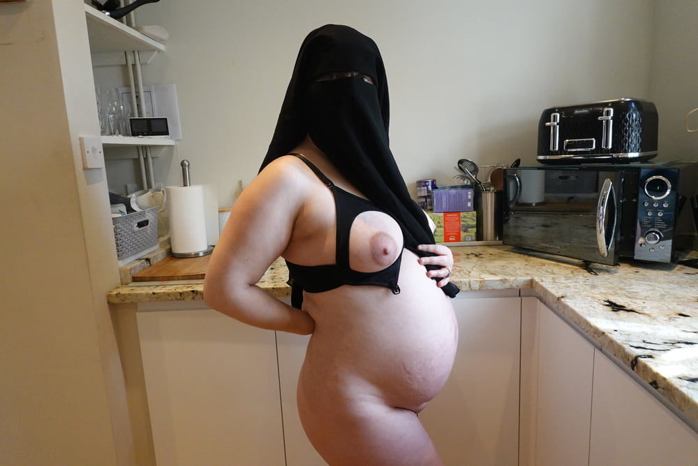 Arab Pregnant Nude - Sexy pregnant wife in muslim niqab and nursing bra XXX album