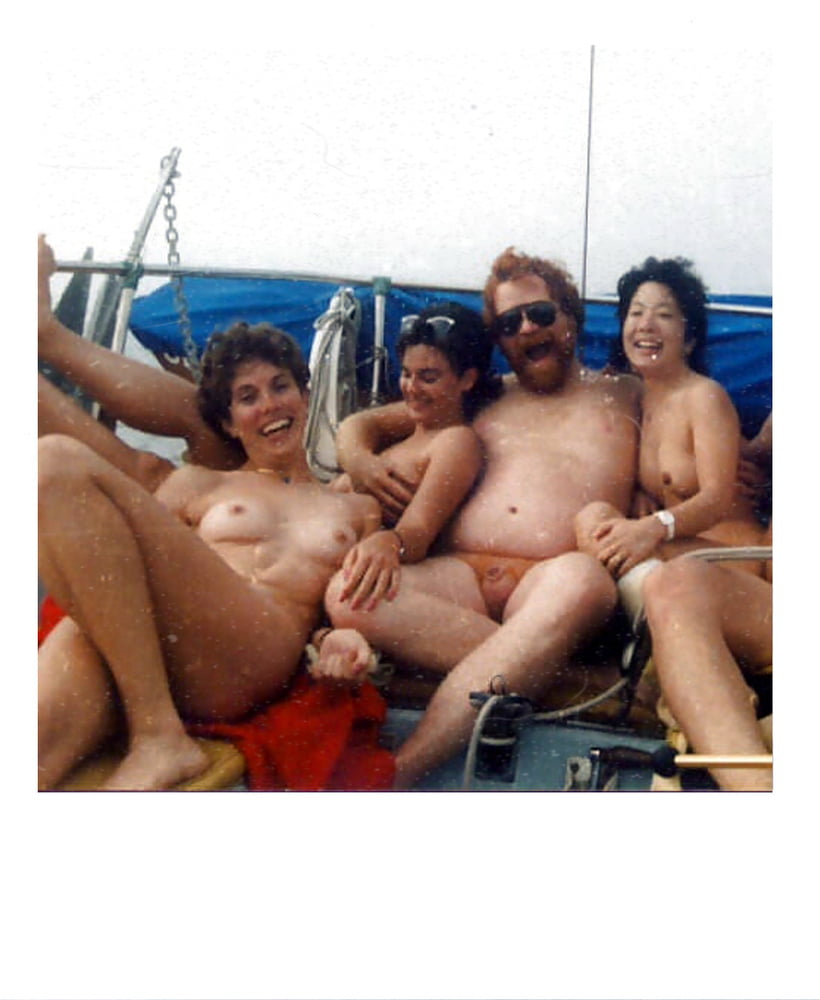 Bitches on the Boat - 50 Photos 