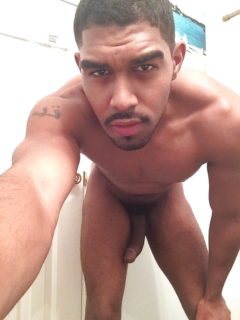 Hot naked black man selfie.