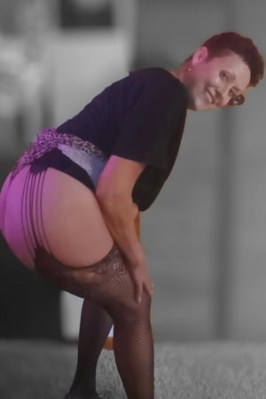 check out my new cougar lingerie stockings and pumps         