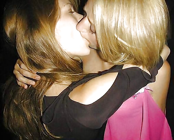 Shared blonde makeout cute