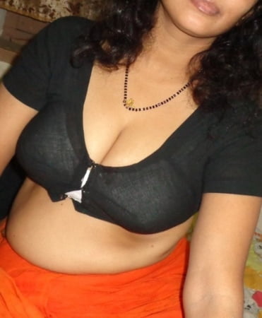 desi wife with managlasutra           