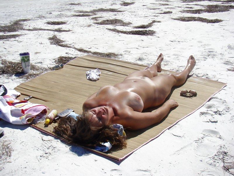 Sex amateur girl naked topless beach image