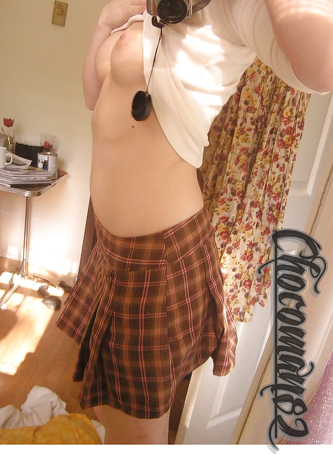 Sex atee taking pctures in the mirror image