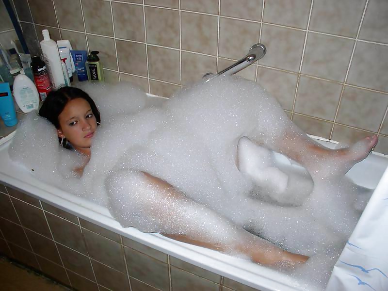 Sex Julia in the bath image