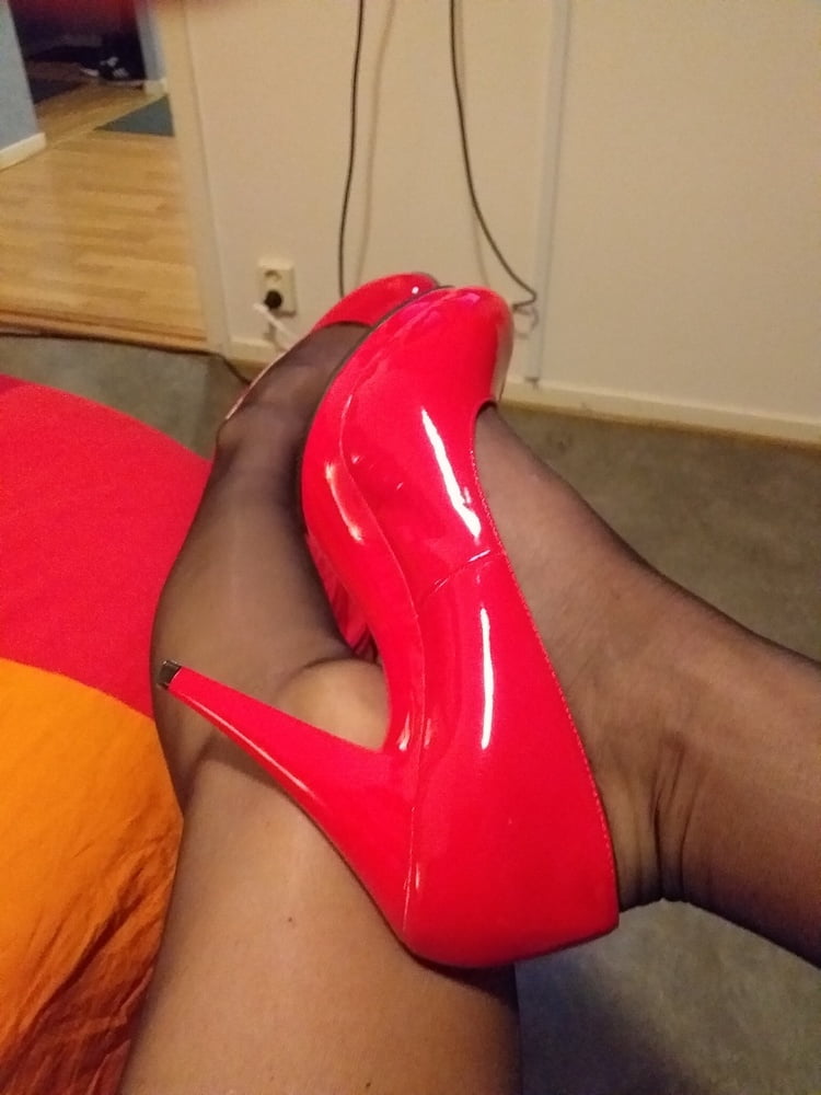 See and Save As mystery ts red high heels black stockings porn pict -  4crot.com