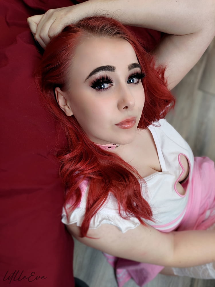 Curvy Redhead - 5 Pics 