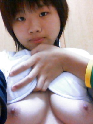 Sex Young japanese girls who love to show 5 image