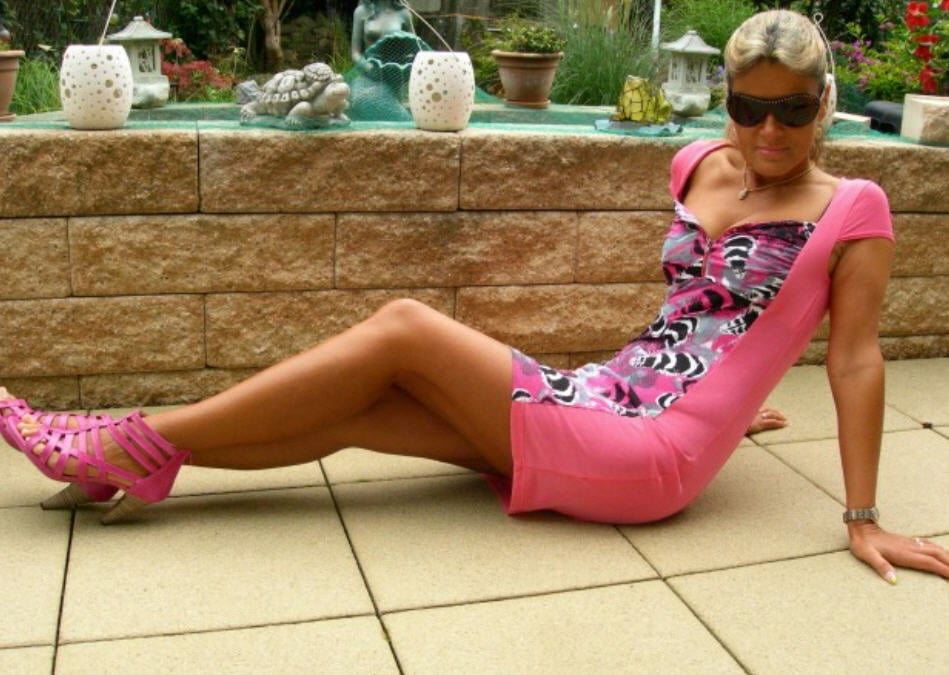 German Mature Annette Has Fantastic Legs 13 Pics Xhamster
