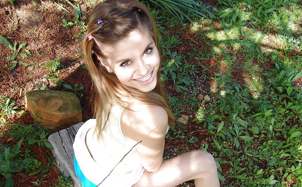 Sex Horny Topanga - Under a tree image