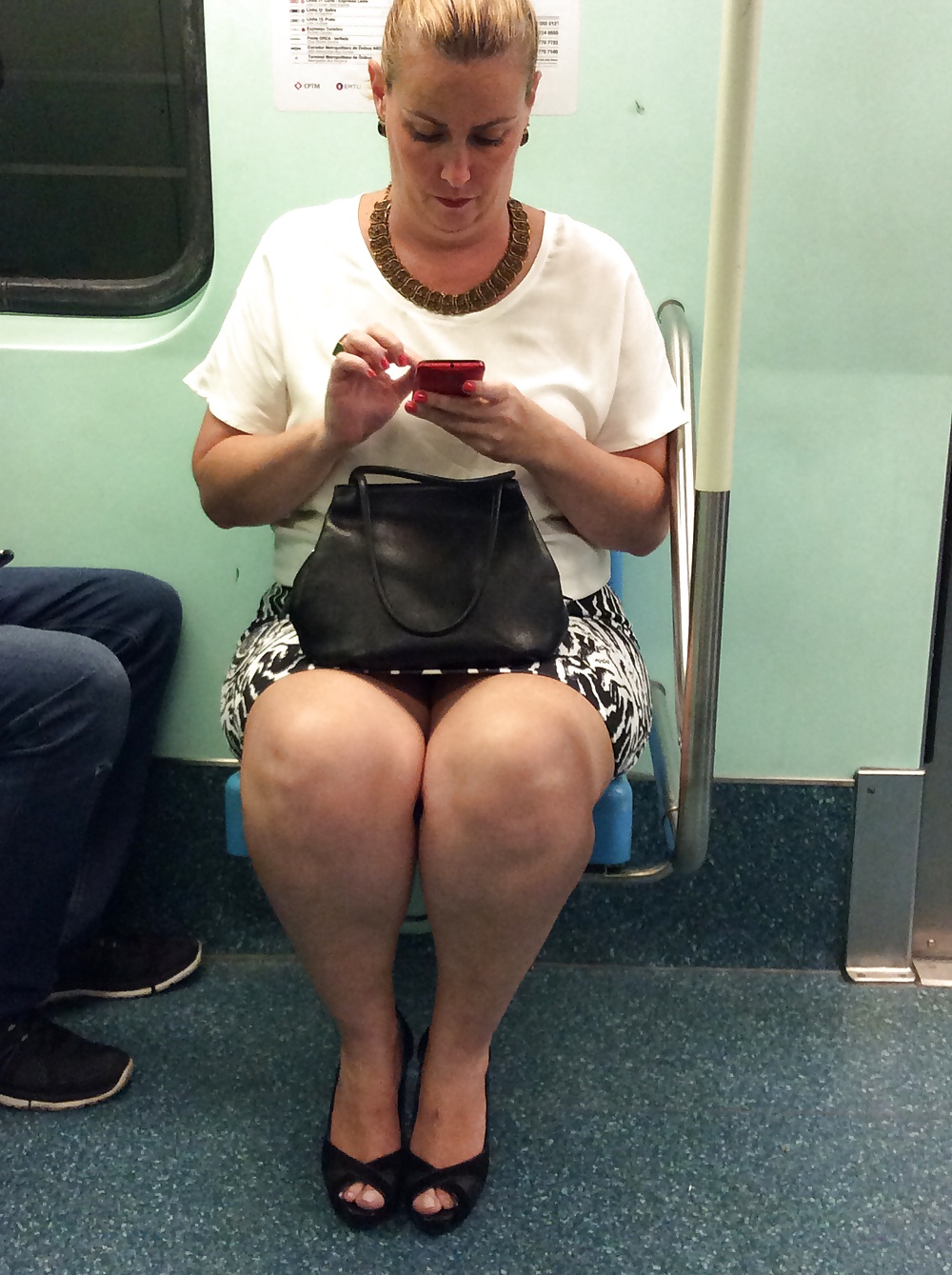 Sex COROA BBW GOSTOSONA NO METRO image