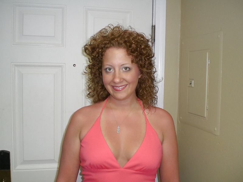 Sex Amateur redhead at home image