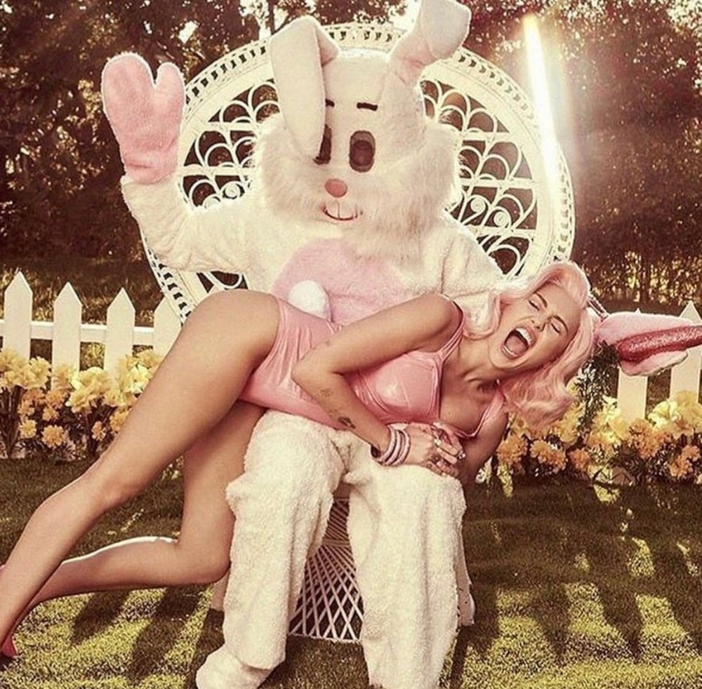 Miley Cyrus Sexy Easter 30 Pics Xhamster