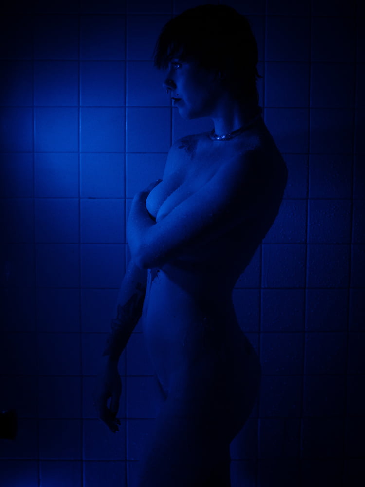 Eliza Lemieux in the shower, August 2018
