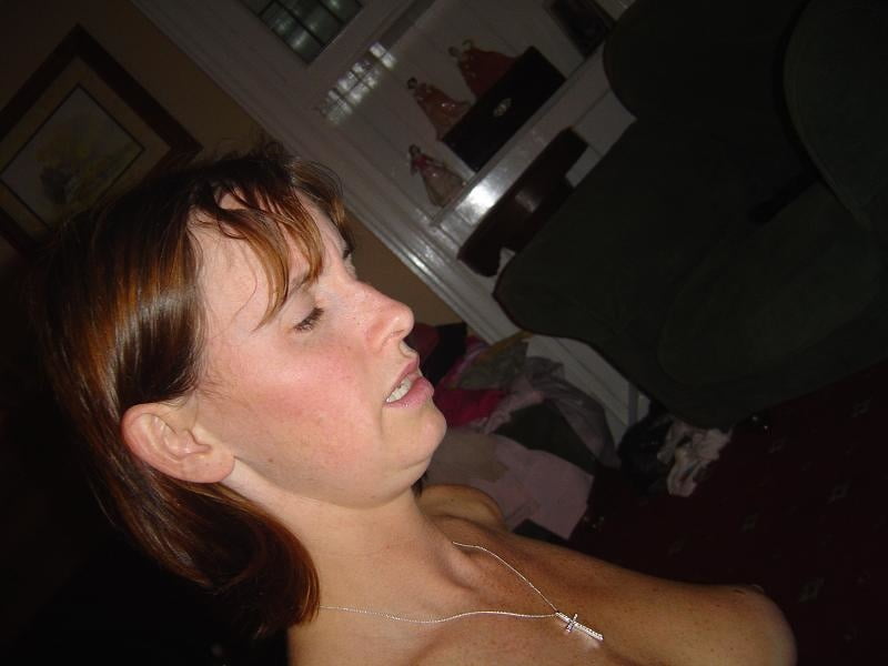 12. U.K. Mature wife poses 4 hubby - 371 Photos 